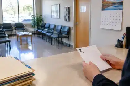 Médicos del PAMI paran 96 horas: turnos en riesgo ante pedido de aumento de aranceles